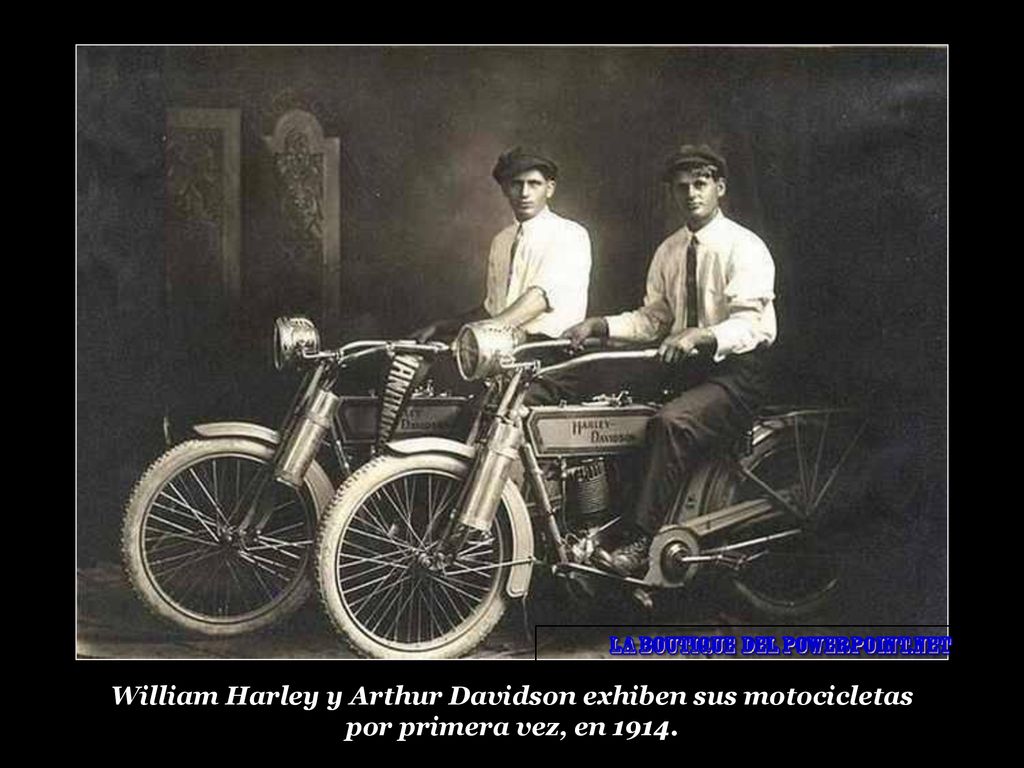 William Harley y Arthur Davidson exhiben sus motocicletas por primera vez, en 1914.
