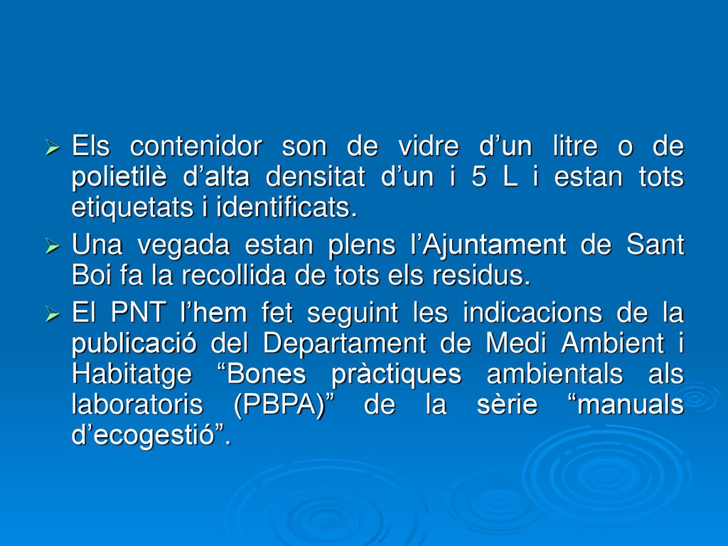 Els contenidor son de vidre d’un litre o de polietilè d’alta densitat d’un i 5 L i estan tots etiquetats i identificats.
