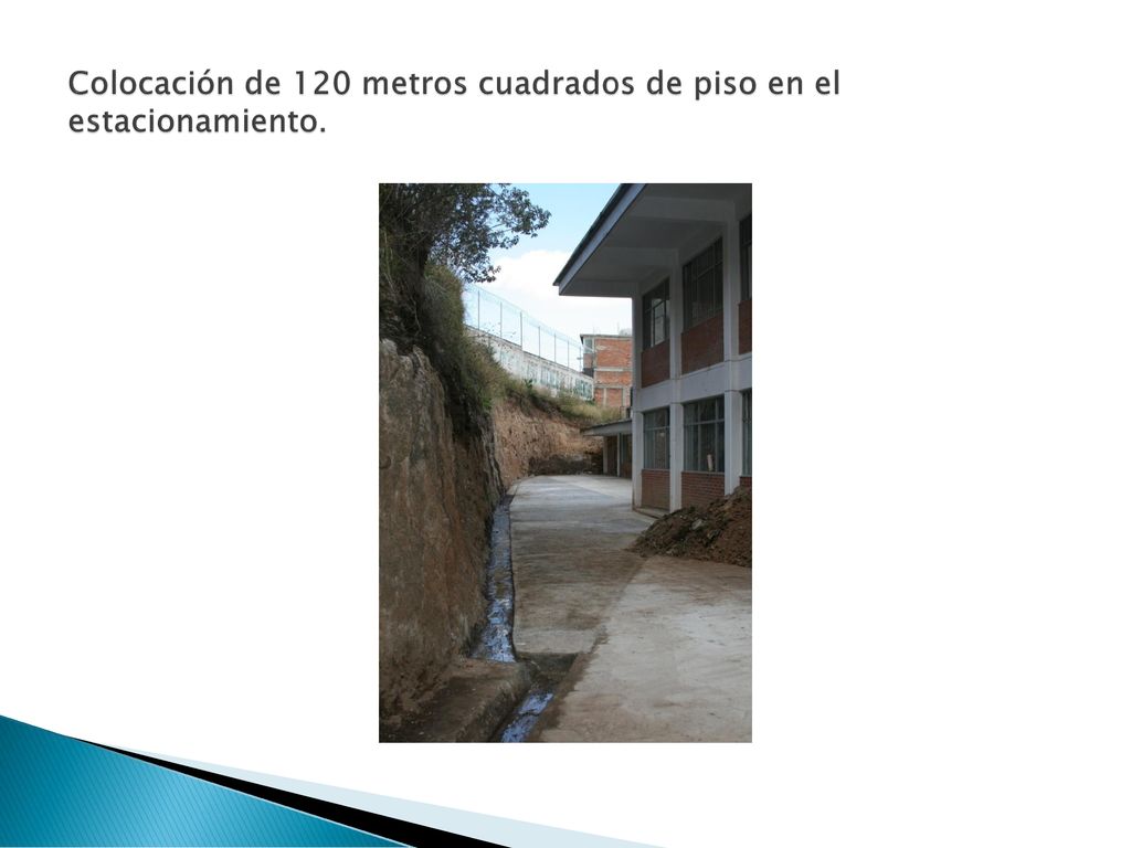 Colocación de 120 metros cuadrados de piso en el estacionamiento.