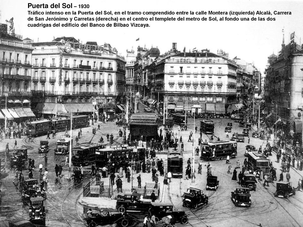 Puerta del Sol – 1930 Tráfico intenso en la Puerta del Sol, en el tramo comprendido entre la calle Montera (izquierda) Alcalá, Carrera.