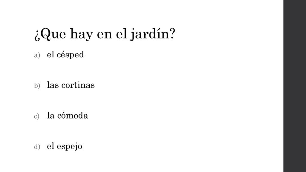 ¿Que hay en el jardín el césped las cortinas la cómoda el espejo