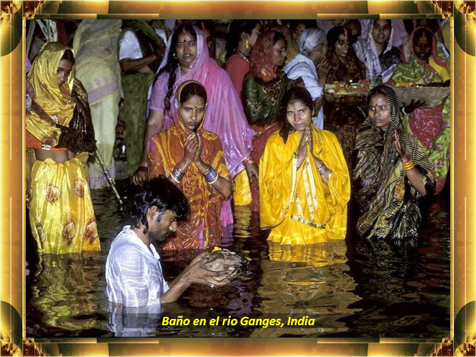 Baño en el rio Ganges, India