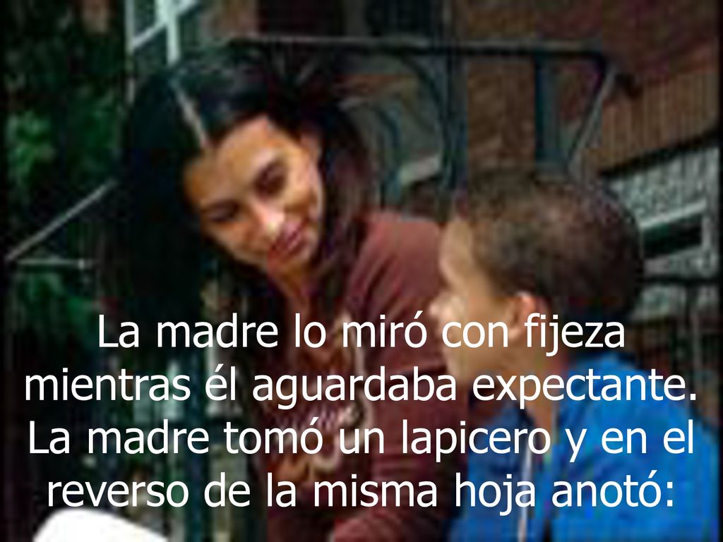 La madre lo miró con fijeza mientras él aguardaba expectante