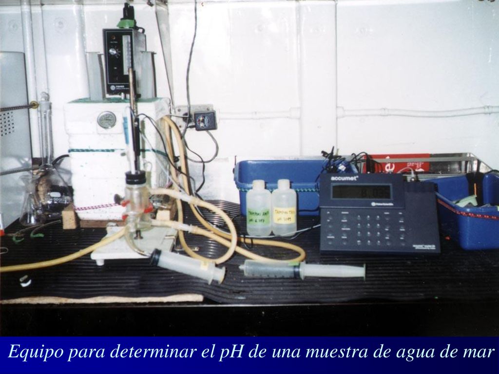 Equipo para determinar el pH de una muestra de agua de mar