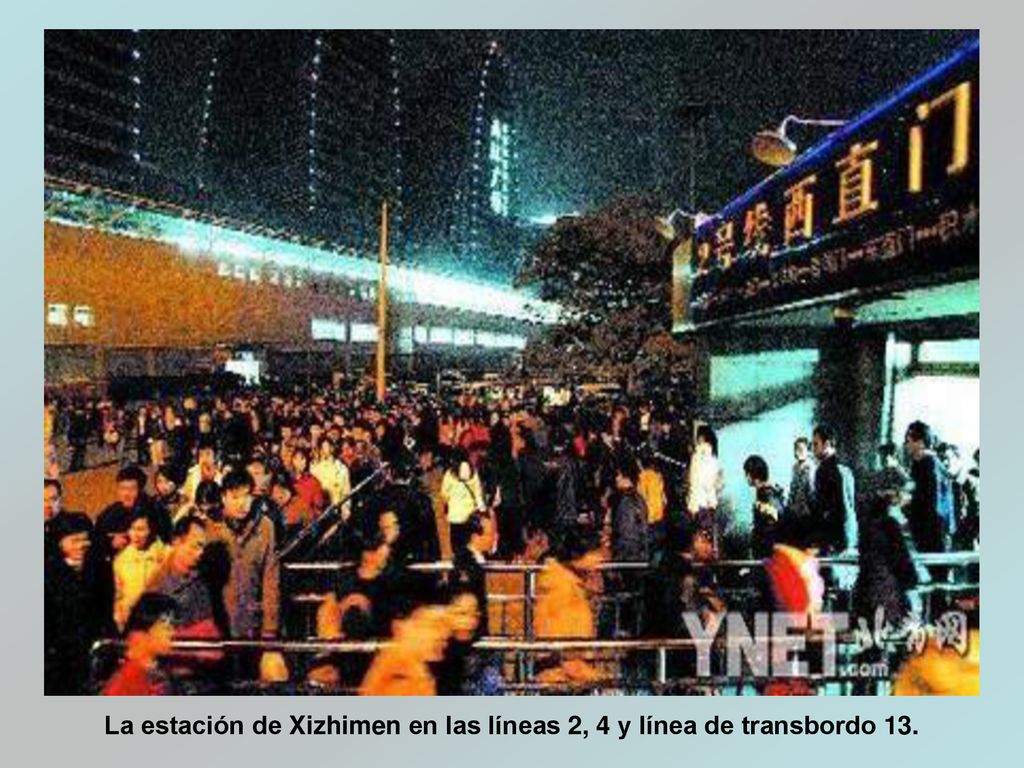 La estación de Xizhimen en las líneas 2, 4 y línea de transbordo 13.