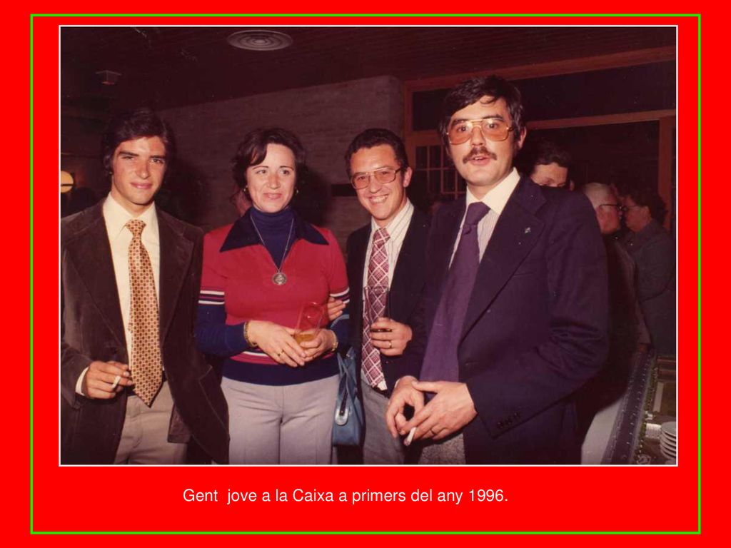 Gent jove a la Caixa a primers del any 1996.