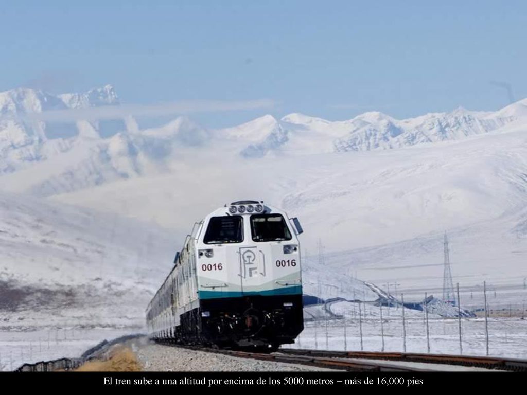 El tren sube a una altitud por encima de los 5000 metros – más de 16,000 pies