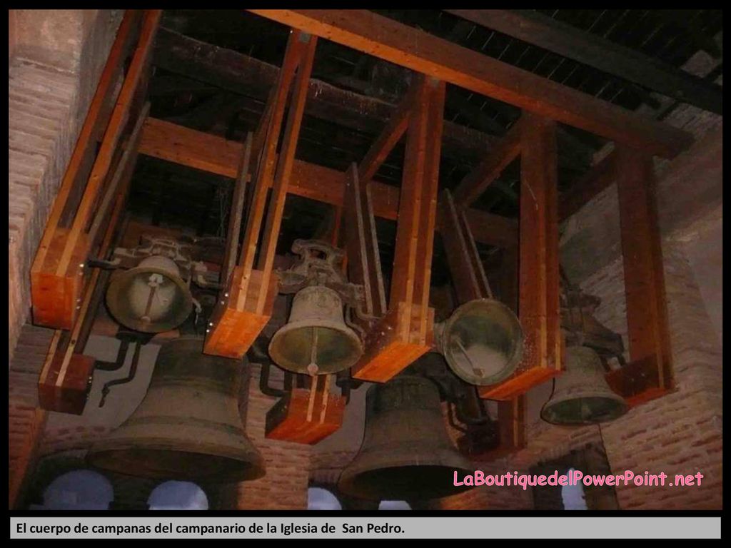 LaBoutiquedelPowerPoint.net El cuerpo de campanas del campanario de la Iglesia de San Pedro.