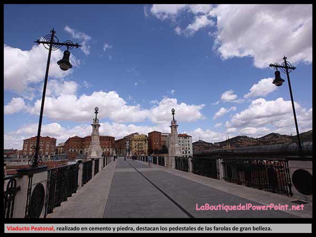 LaBoutiquedelPowerPoint.net Viaducto Peatonal, realizado en cemento y piedra, destacan los pedestales de las farolas de gran belleza.