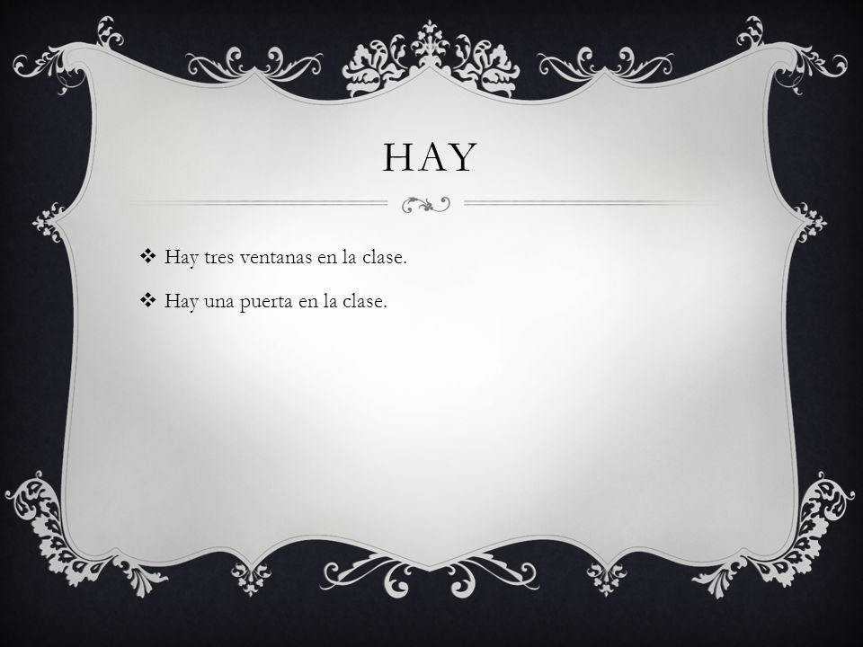 HAY Hay tres ventanas en la clase. Hay una puerta en la clase.