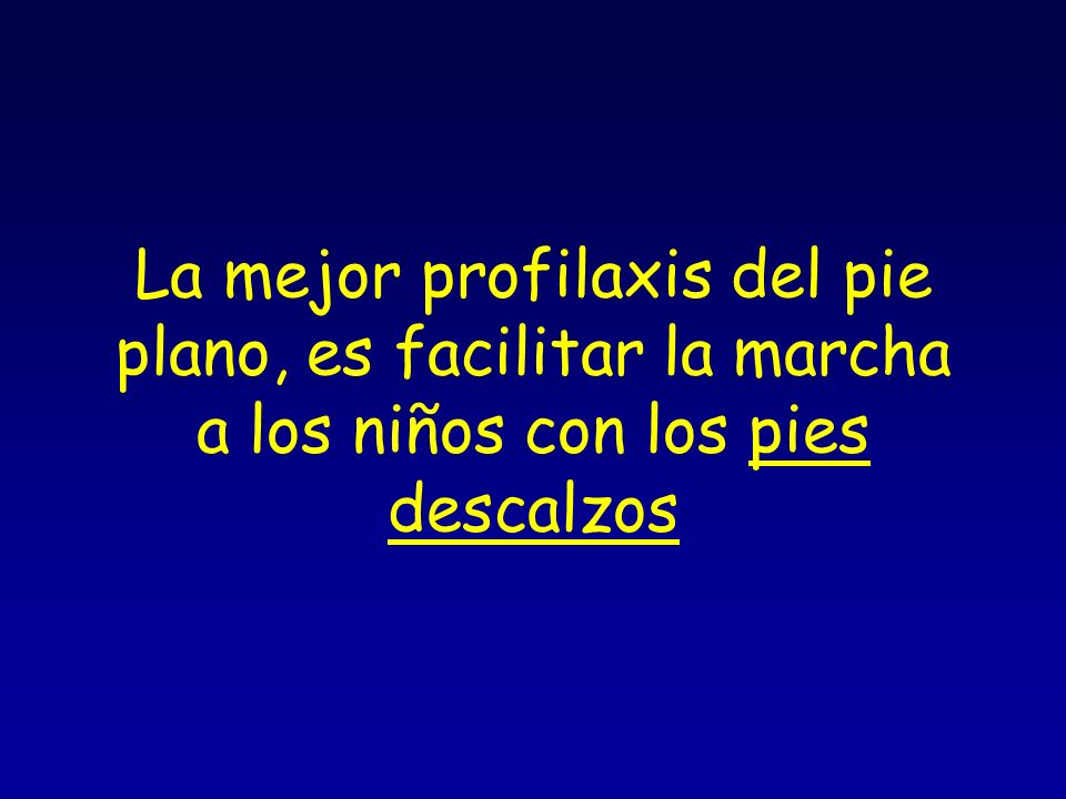 La mejor profilaxis del pie plano, es facilitar la marcha a los niños con los pies descalzos