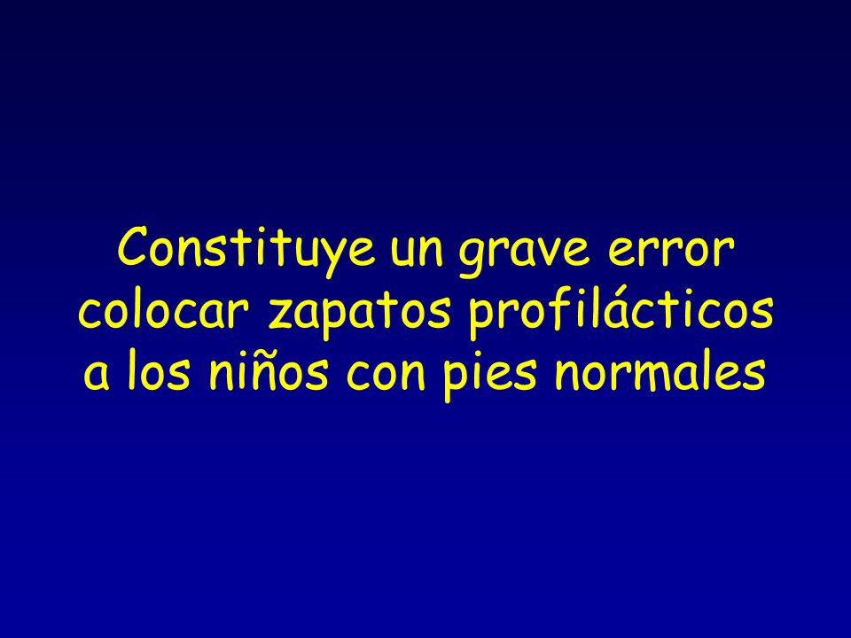 Constituye un grave error colocar zapatos profilácticos a los niños con pies normales