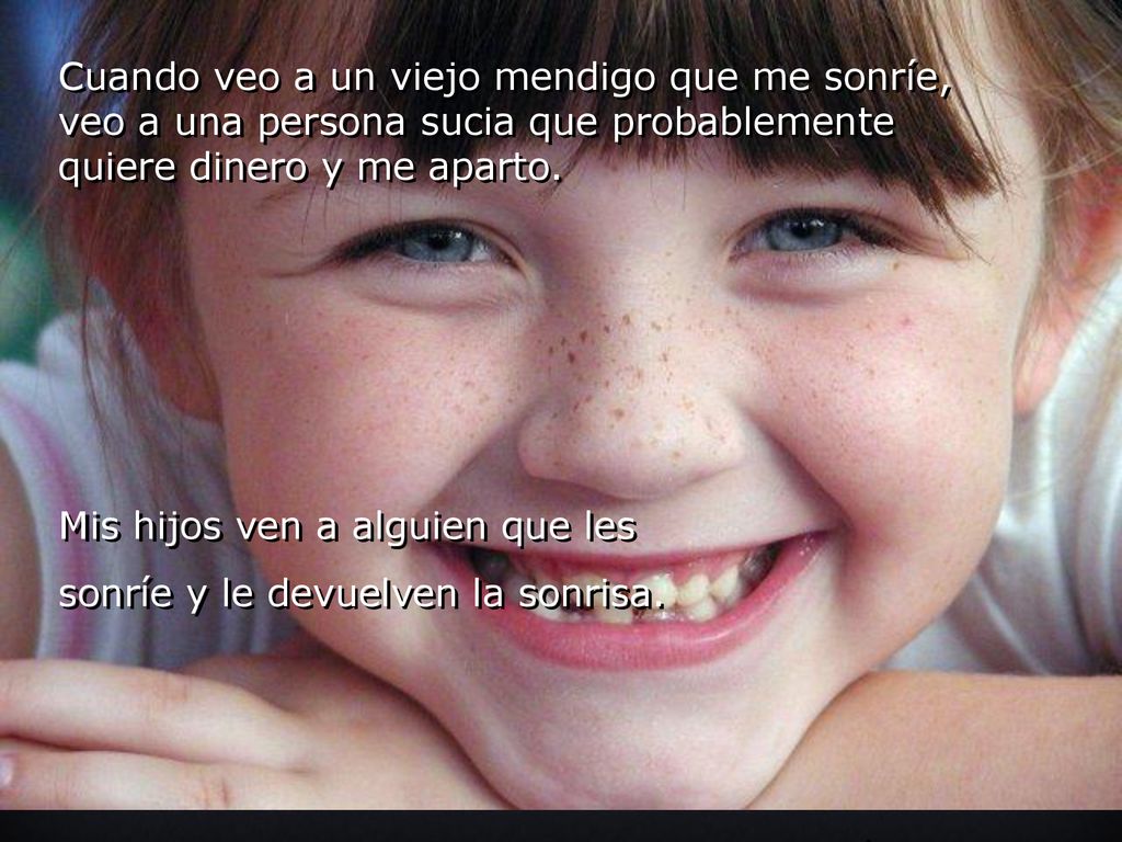 Mis hijos ven a alguien que les sonríe y le devuelven la sonrisa.