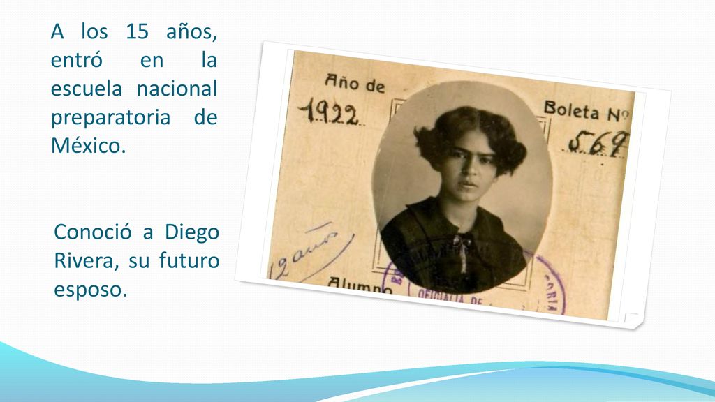 A los 15 años, entró en la escuela nacional preparatoria de México.