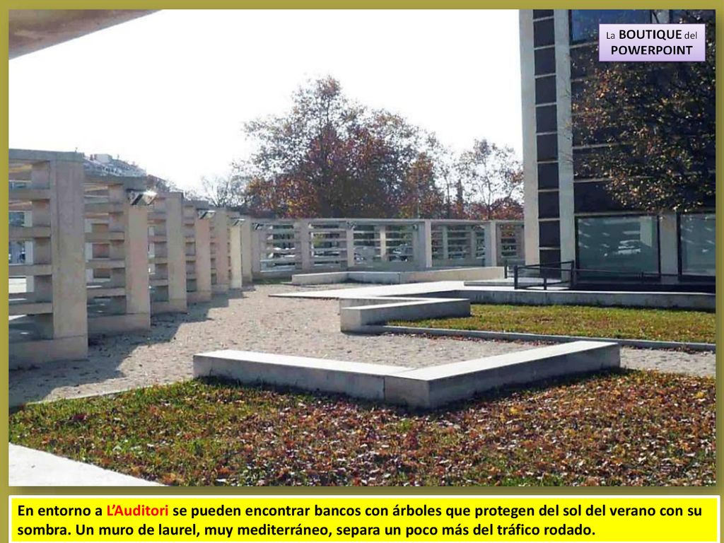 En entorno a L’Auditori se pueden encontrar bancos con árboles que protegen del sol del verano con su sombra.