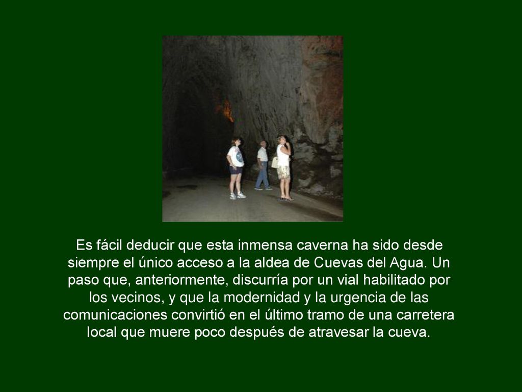 Es fácil deducir que esta inmensa caverna ha sido desde siempre el único acceso a la aldea de Cuevas del Agua.