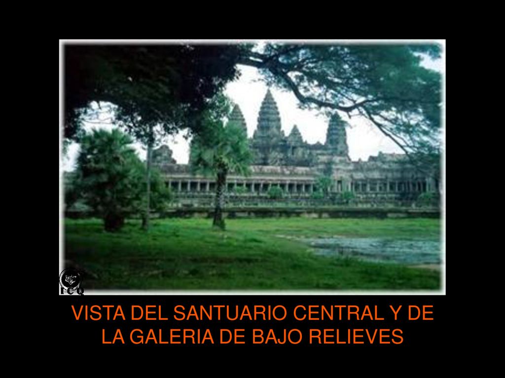 VISTA DEL SANTUARIO CENTRAL Y DE LA GALERIA DE BAJO RELIEVES
