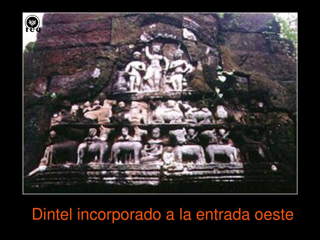 Dintel incorporado a la entrada oeste