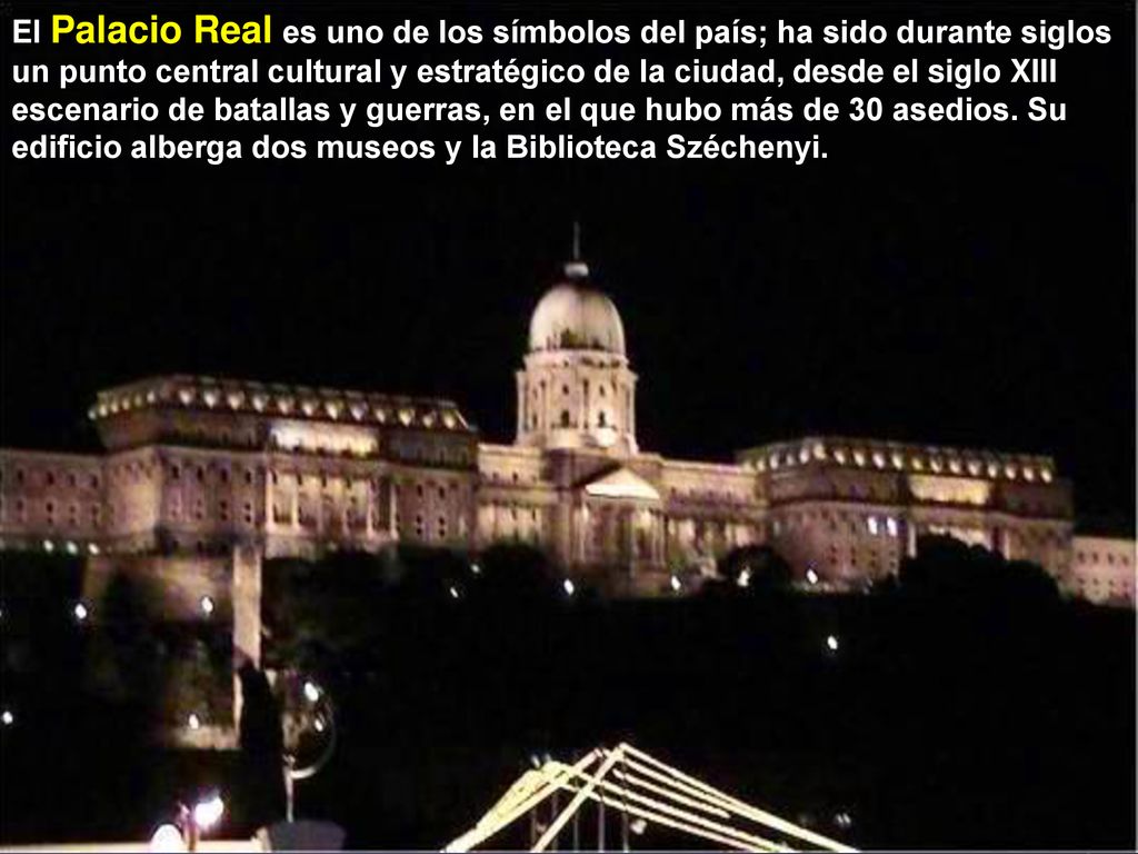 El Palacio Real es uno de los símbolos del país; ha sido durante siglos un punto central cultural y estratégico de la ciudad, desde el siglo XIII escenario de batallas y guerras, en el que hubo más de 30 asedios.