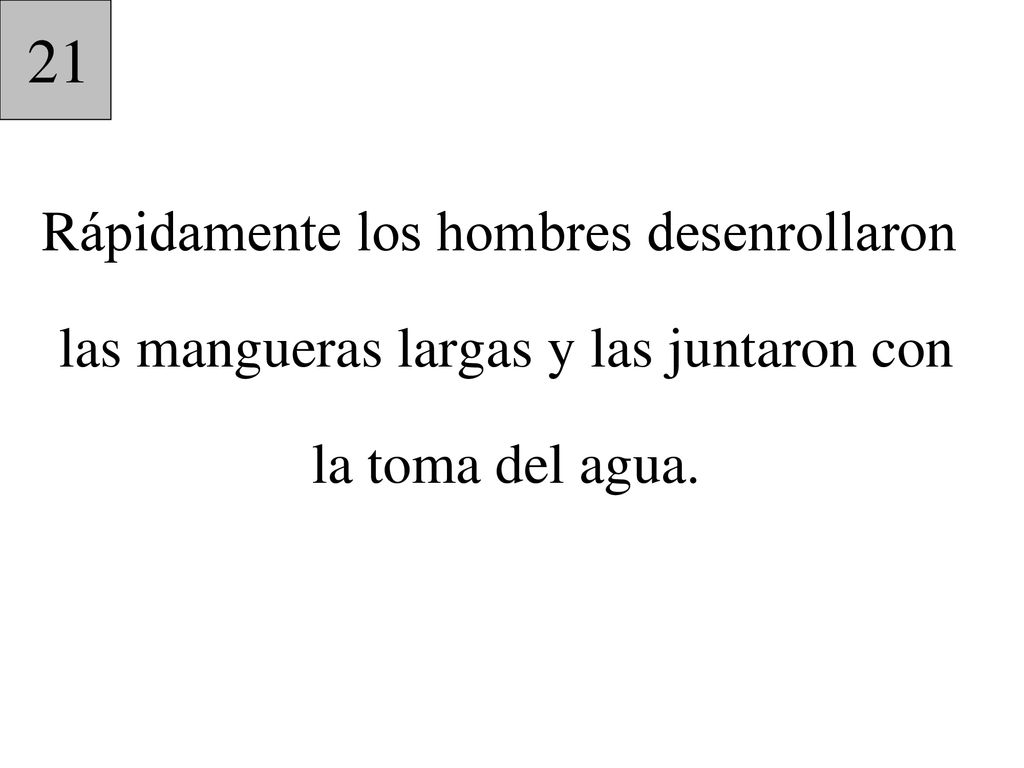 21 Rápidamente los hombres desenrollaron las mangueras largas y las juntaron con la toma del agua.