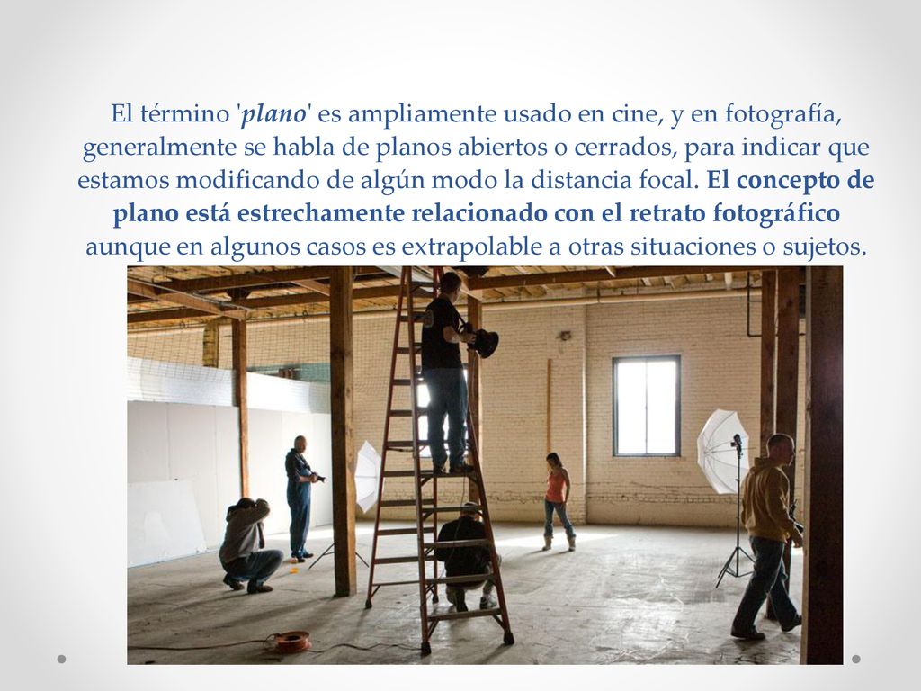 El término plano es ampliamente usado en cine, y en fotografía, generalmente se habla de planos abiertos o cerrados, para indicar que estamos modificando de algún modo la distancia focal.