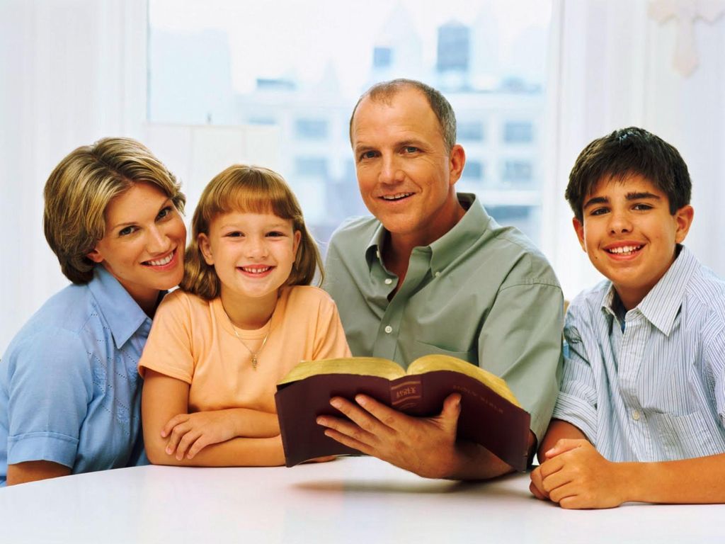 + Ante la FAMILIA: Son los que no tienen tiempo para escuchar... ni para hablar... y cuando hablan es para una bronca...