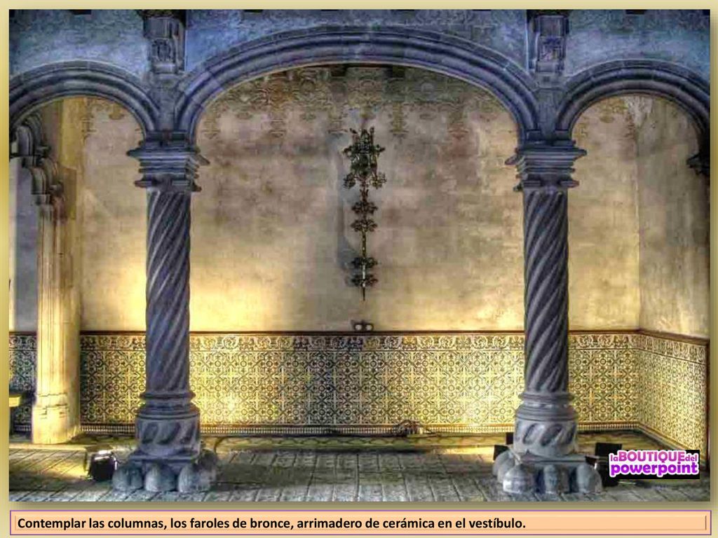 Contemplar las columnas, los faroles de bronce, arrimadero de cerámica en el vestíbulo.