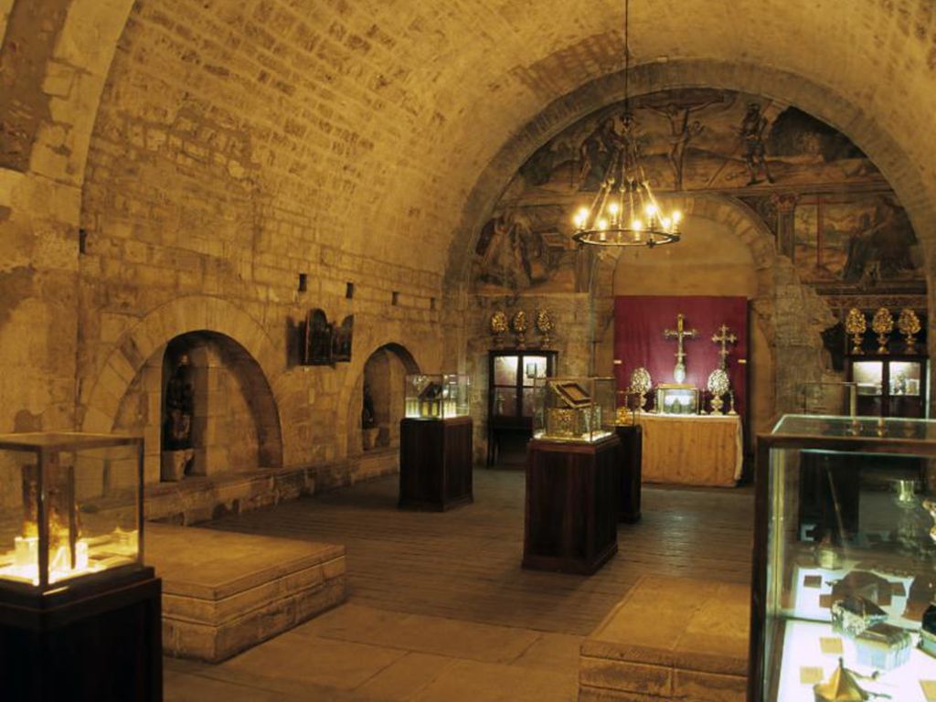 La Cámara de Doña Sancha, también conocida como Sala del Tesoro,