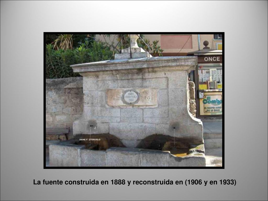 La fuente construida en 1888 y reconstruida en (1906 y en 1933)