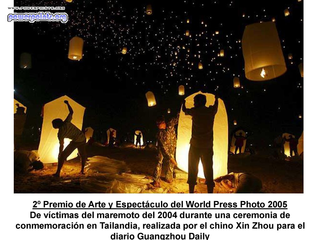 2º Premio de Arte y Espectáculo del World Press Photo 2005 De víctimas del maremoto del 2004 durante una ceremonia de conmemoración en Tailandia, realizada por el chino Xin Zhou para el diario Guangzhou Daily