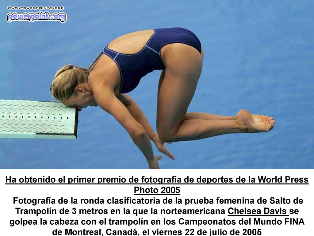 Ha obtenido el primer premio de fotografía de deportes de la World Press Photo 2005 Fotografía de la ronda clasificatoria de la prueba femenina de Salto de Trampolín de 3 metros en la que la norteamericana Chelsea Davis se golpea la cabeza con el trampolín en los Campeonatos del Mundo FINA de Montreal, Canadá, el viernes 22 de julio de 2005
