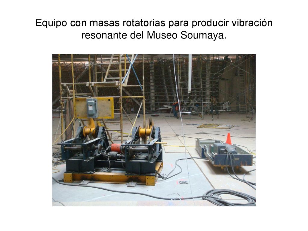 Equipo con masas rotatorias para producir vibración resonante del Museo Soumaya.