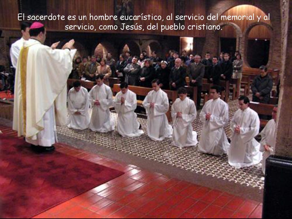 El sacerdote es un hombre eucarístico, al servicio del memorial y al servicio, como Jesús, del pueblo cristiano.