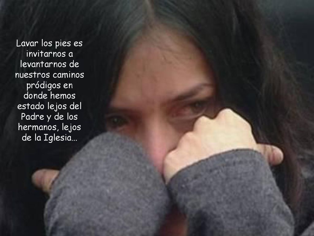 Lavar los pies es invitarnos a levantarnos de nuestros caminos pródigos en donde hemos estado lejos del Padre y de los hermanos, lejos de la Iglesia…