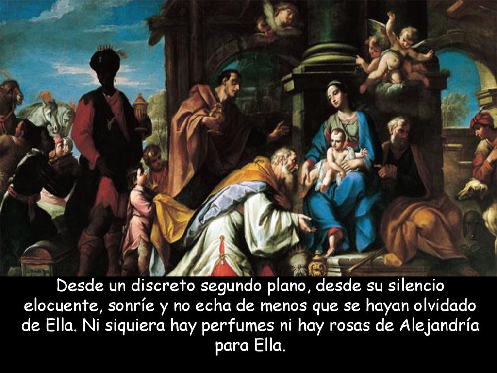 Desde un discreto segundo plano, desde su silencio elocuente, sonríe y no echa de menos que se hayan olvidado de Ella.