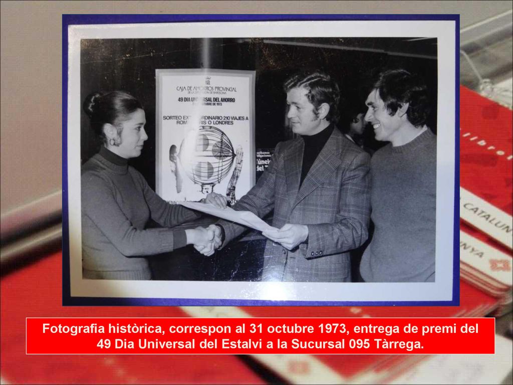 Fotografia històrica, correspon al 31 octubre 1973, entrega de premi del 49 Dia Universal del Estalvi a la Sucursal 095 Tàrrega.