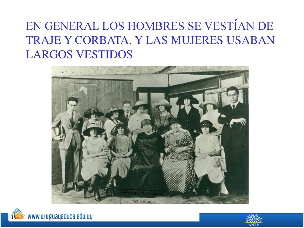 EN GENERAL LOS HOMBRES SE VESTÍAN DE TRAJE Y CORBATA, Y LAS MUJERES USABAN LARGOS VESTIDOS