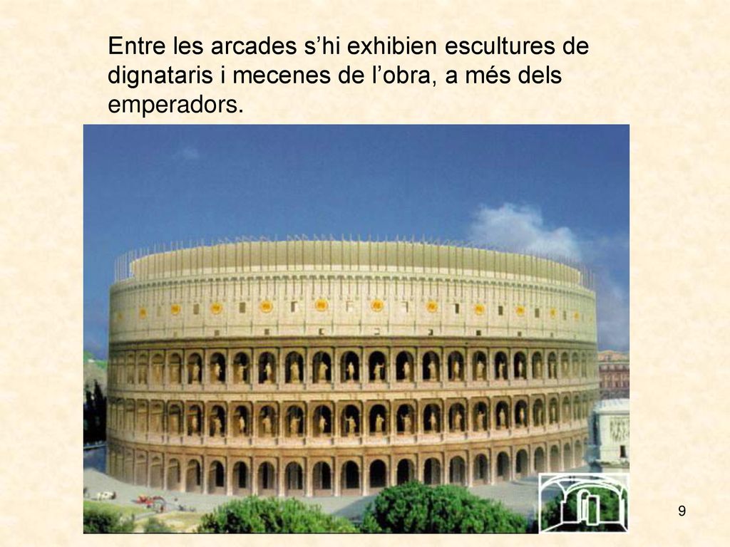 Entre les arcades s’hi exhibien escultures de dignataris i mecenes de l’obra, a més dels emperadors.