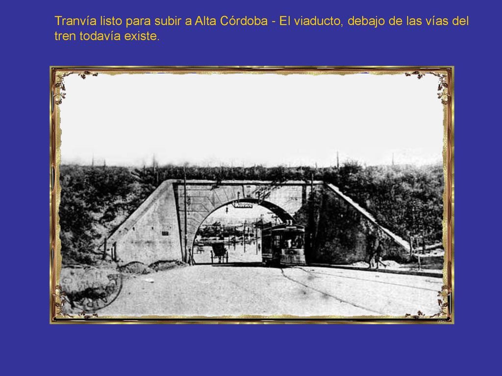 Tranvía listo para subir a Alta Córdoba - El viaducto, debajo de las vías del tren todavía existe.
