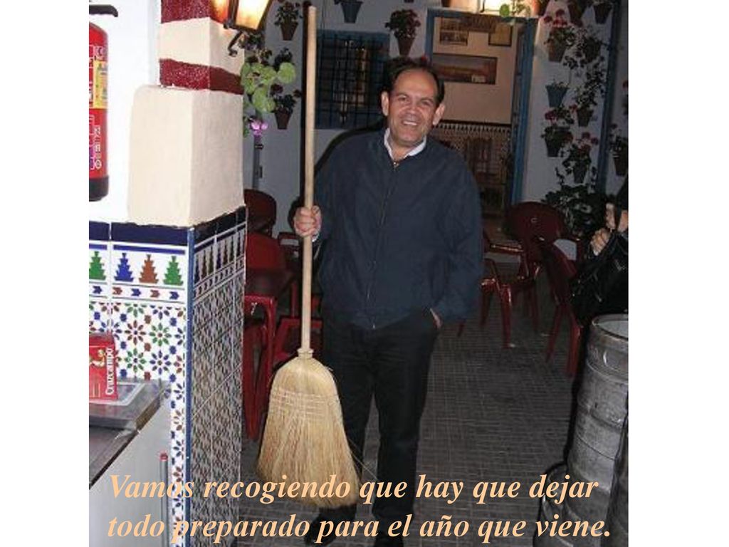Vamos recogiendo que hay que dejar todo preparado para el año que viene.