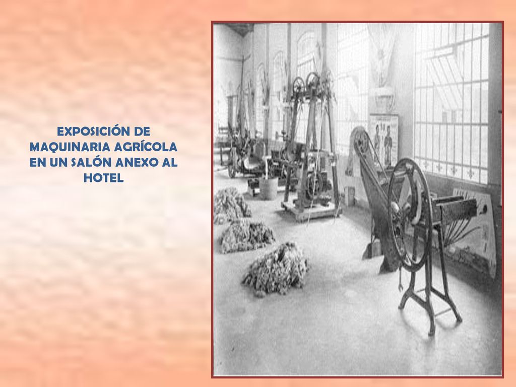 EXPOSICIÓN DE MAQUINARIA AGRÍCOLA EN UN SALÓN ANEXO AL HOTEL
