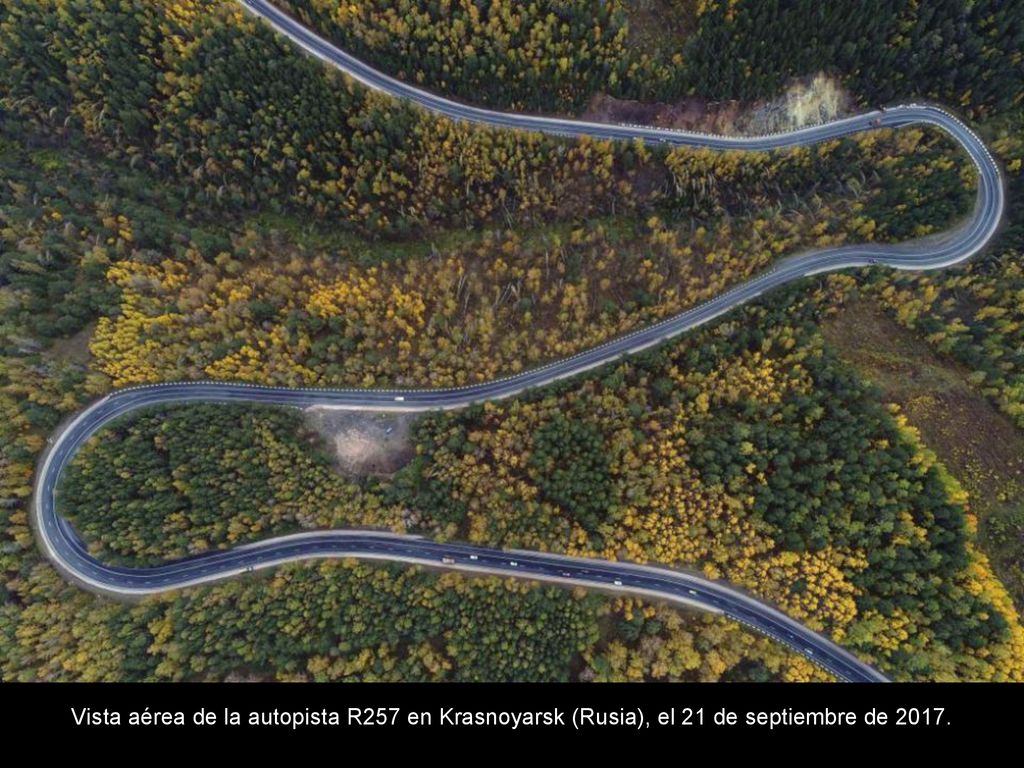 Vista aérea de la autopista R257 en Krasnoyarsk (Rusia), el 21 de septiembre de 2017.