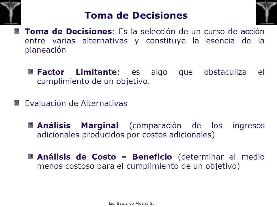 Toma de Decisiones Toma de Decisiones: Es la selección de un curso de acción entre varias alternativas y constituye la esencia de la planeación.