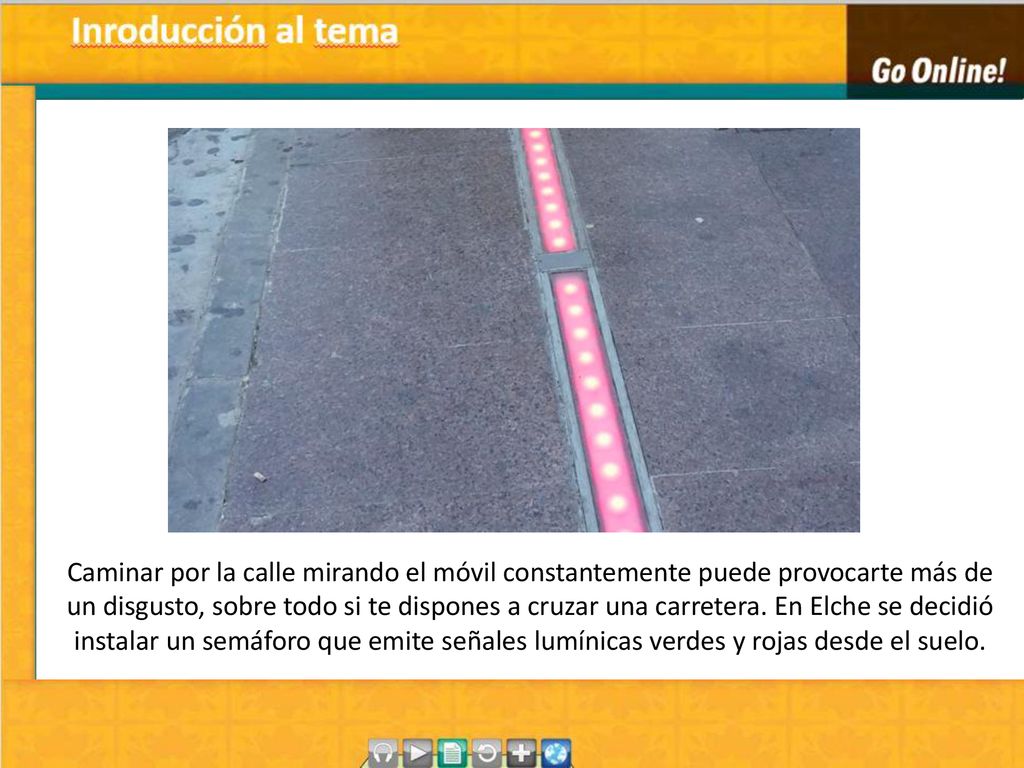 Caminar por la calle mirando el móvil constantemente puede provocarte más de