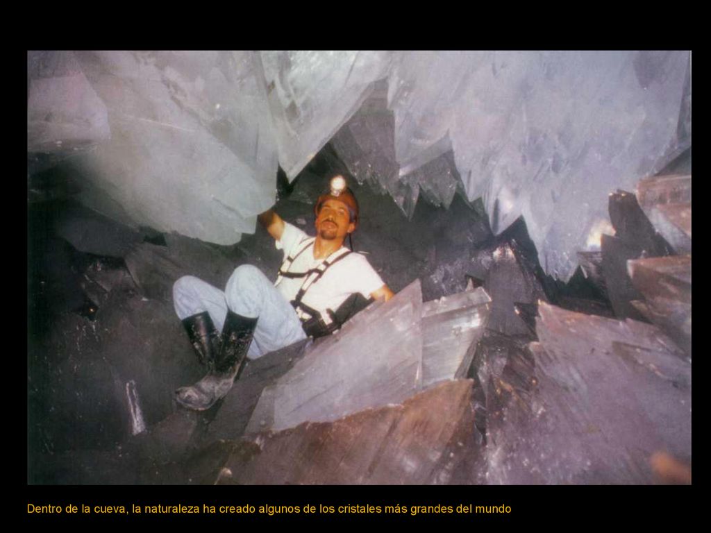 Dentro de la cueva, la naturaleza ha creado algunos de los cristales más grandes del mundo