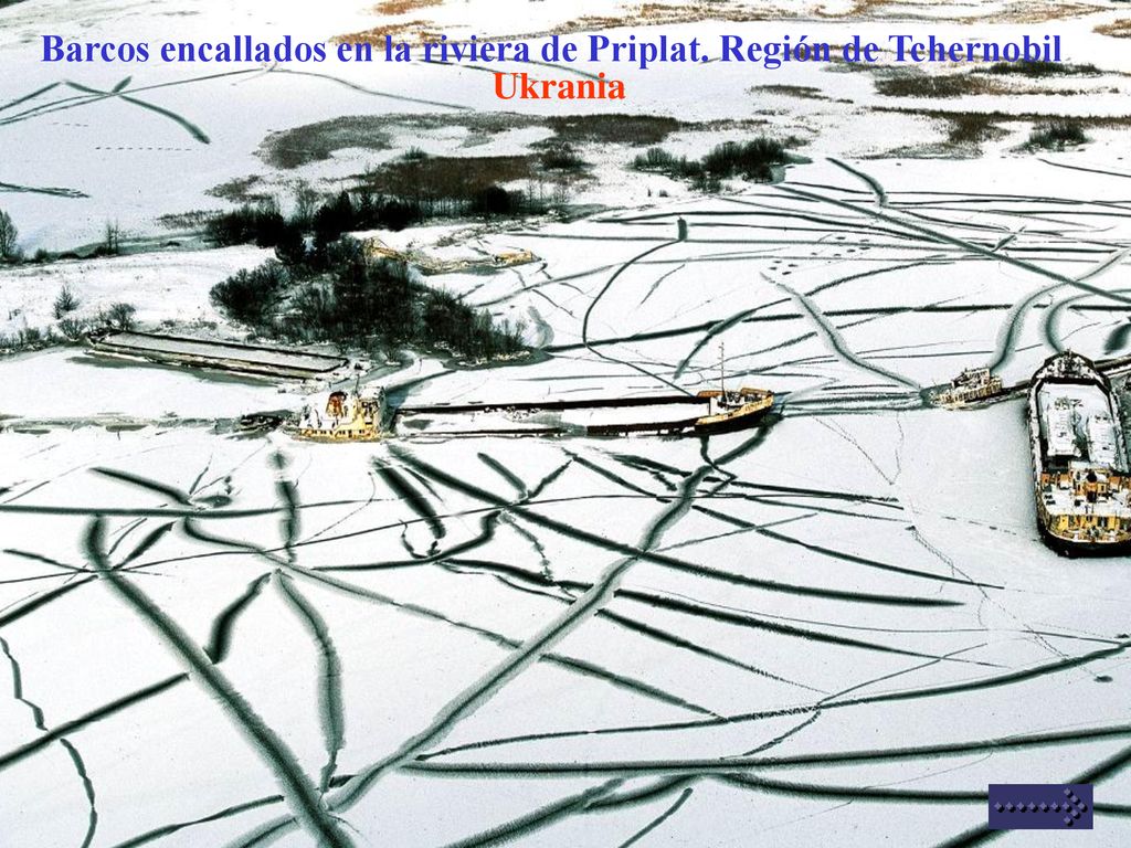 Barcos encallados en la riviera de Priplat. Región de Tchernobil