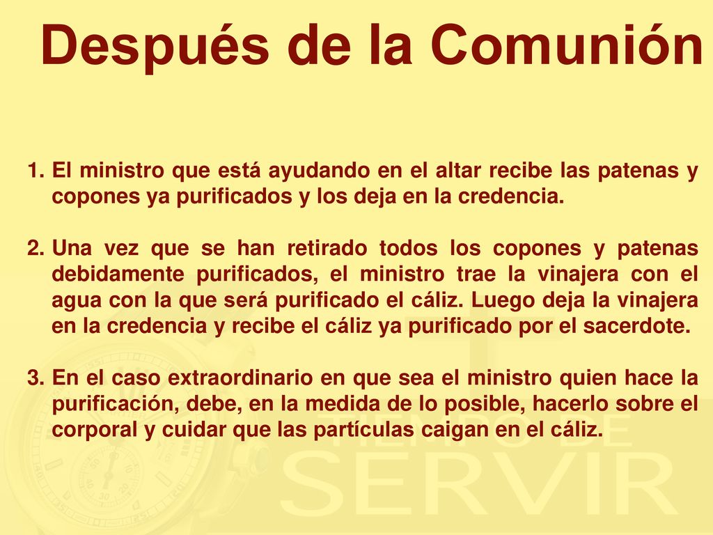 Después de la Comunión El ministro que está ayudando en el altar recibe las patenas y copones ya purificados y los deja en la credencia.