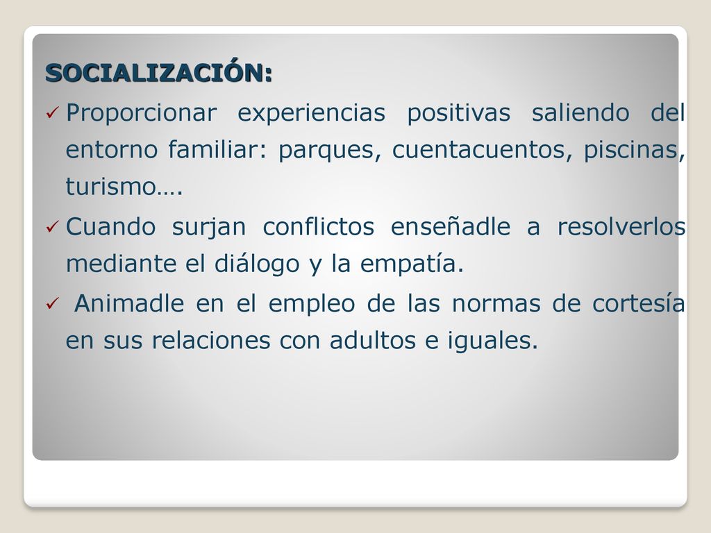 SOCIALIZACIÓN: Proporcionar experiencias positivas saliendo del entorno familiar: parques, cuentacuentos, piscinas, turismo….