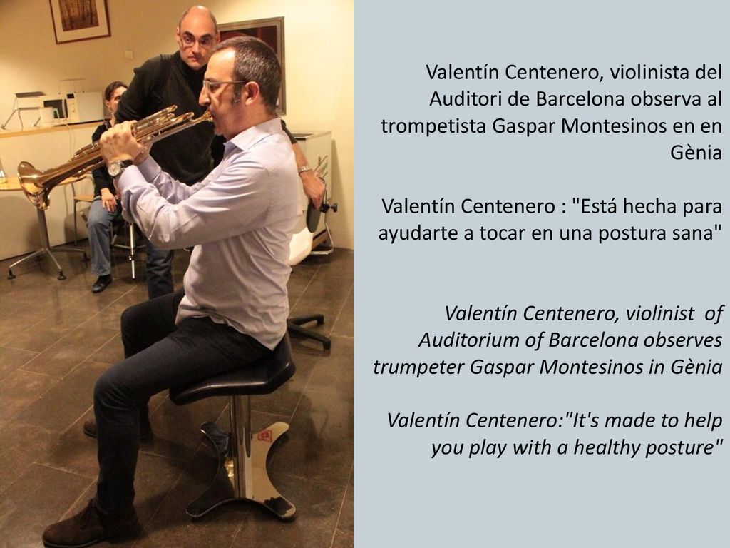 Valentín Centenero, violinista del Auditori de Barcelona observa al trompetista Gaspar Montesinos en en Gènia Valentín Centenero : Está hecha para ayudarte a tocar en una postura sana Valentín Centenero, violinist of Auditorium of Barcelona observes trumpeter Gaspar Montesinos in Gènia Valentín Centenero: It s made to help you play with a healthy posture