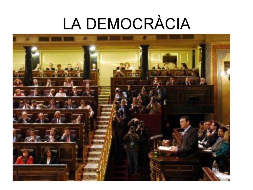 LA DEMOCRÀCIA Significa govern del poble i la van crear els grecs!